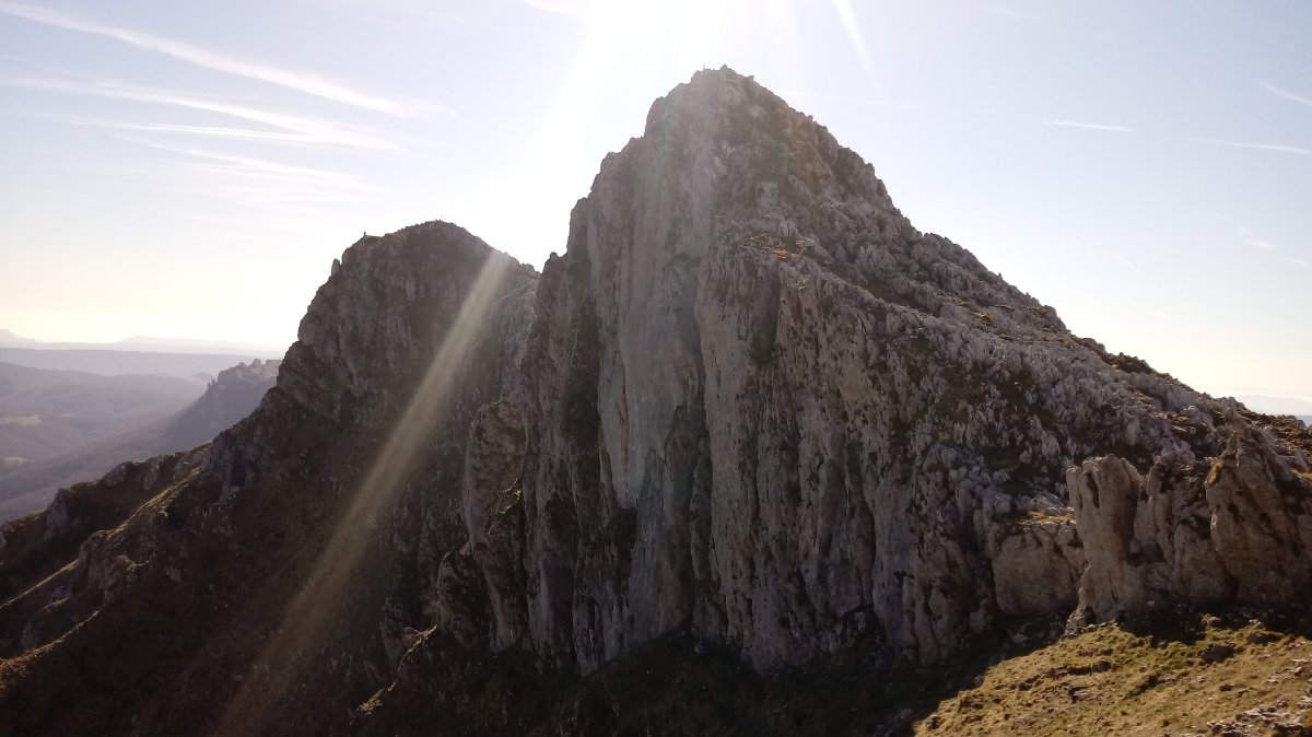 Aizkorri (ezk) eta Aitzabal (esk)