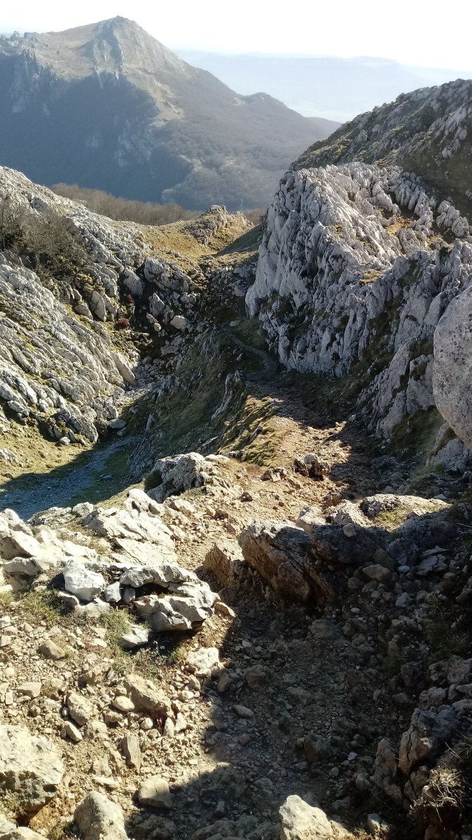Aiztontor Altuna (1454m) Sandratirako jeitsiera