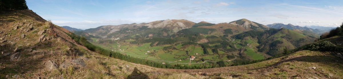 Larrearen hego-ekialdeko bizkarretik ipar-ekialdera ikuspegia