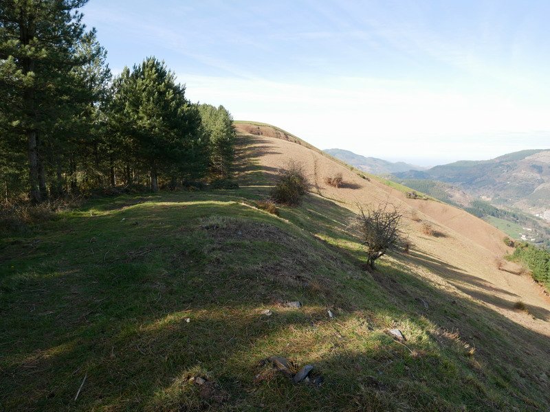 Larrea hego-ekialdeko bizkarretik ikusita