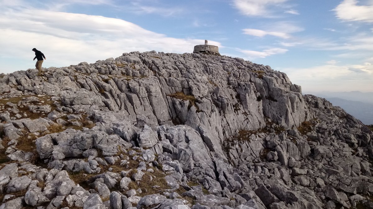 Intzako Dorrea (1430m) erpin geodesikoa