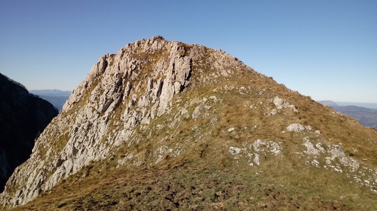 Azpiko Gaina (1129m) tontorra