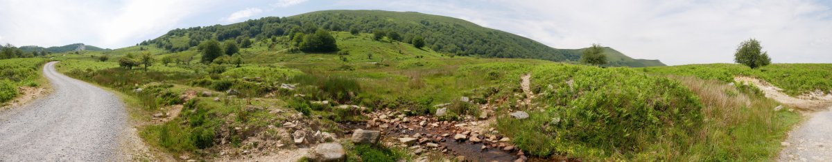 Goikogane iturriaren ingurutik Oderiagaren ipar magalaren ikuspegi zabala
