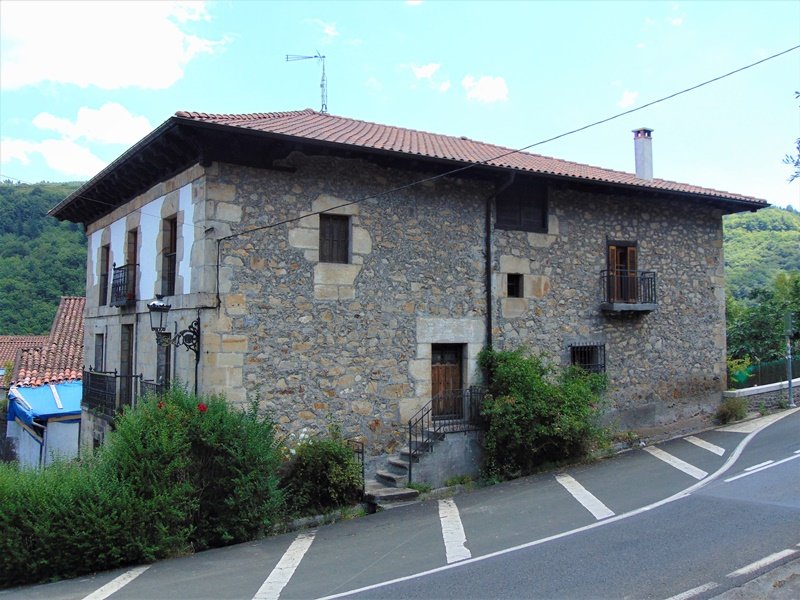 Ostatua Jauregia Leintz Gatzagan