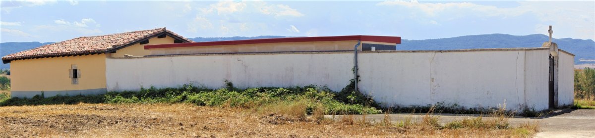 San Pedro Ermita Luzuriagako Hilerrian