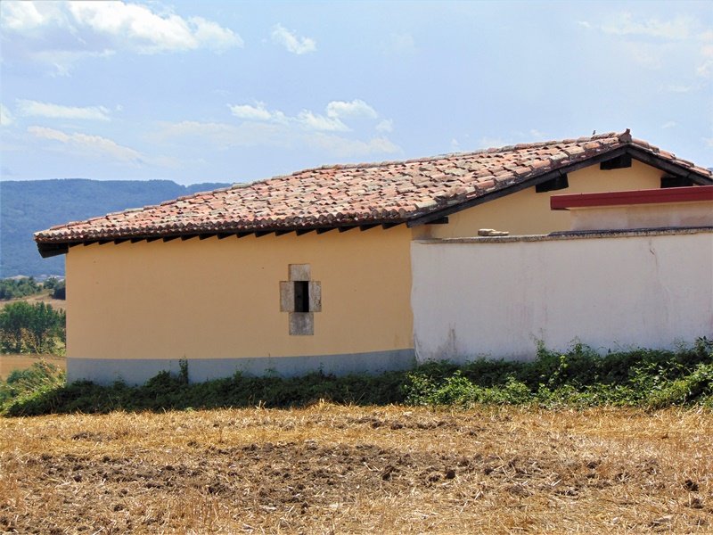 San Pedro Ermita Luzuriagako Hilerrian
