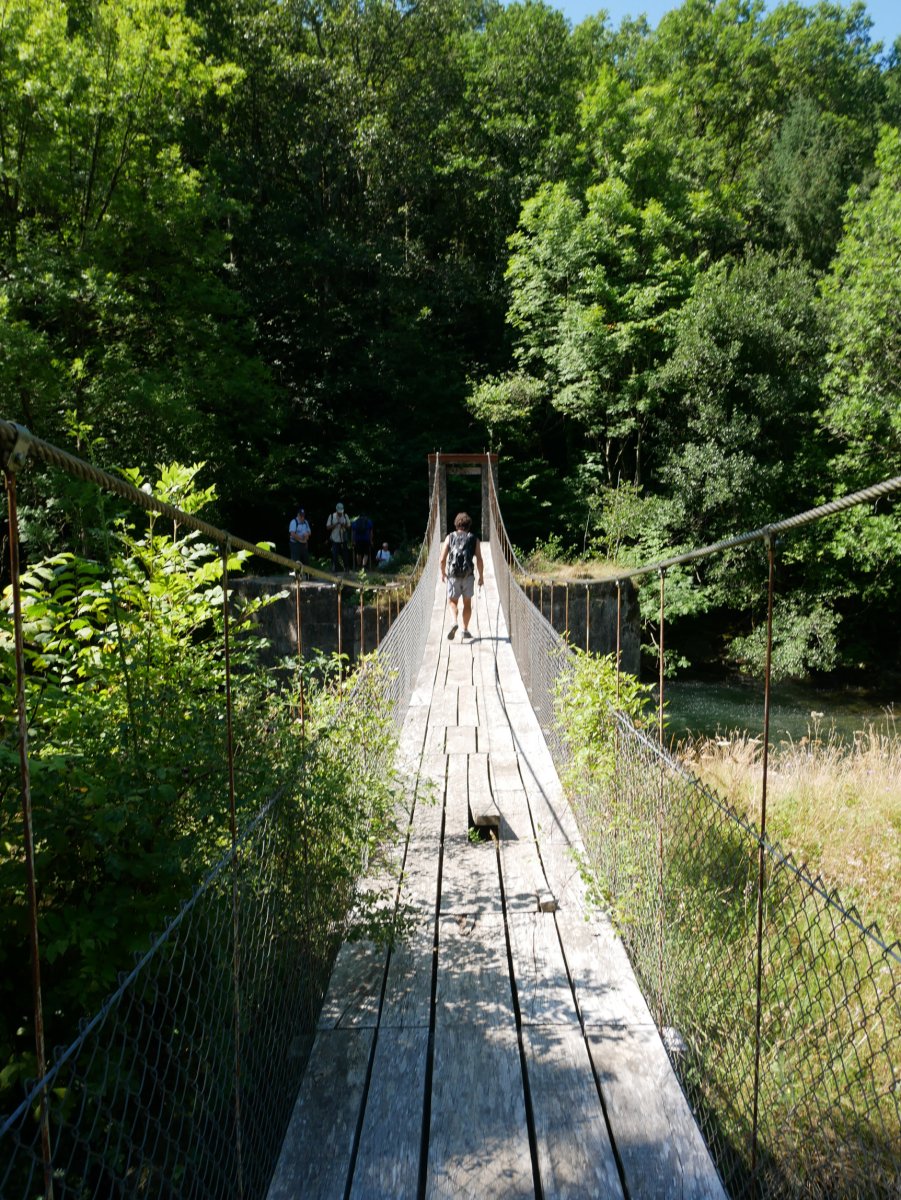 Zubi esekia Irati ibaiaren gainean