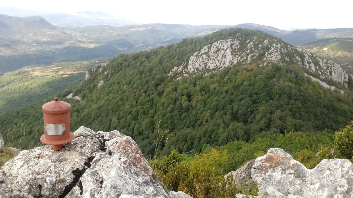 Elke (1294m) postontzia eta Pausaran (1267m) aurrean