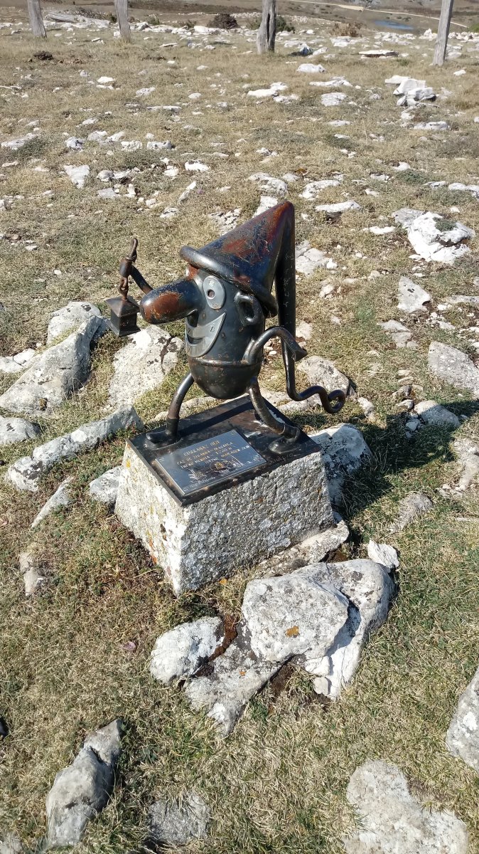 Goñiko Gainak (1265m) ikastolaren postontzia