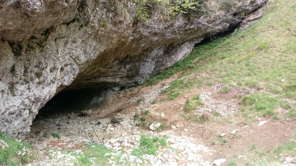 San Adrian haitzuloa