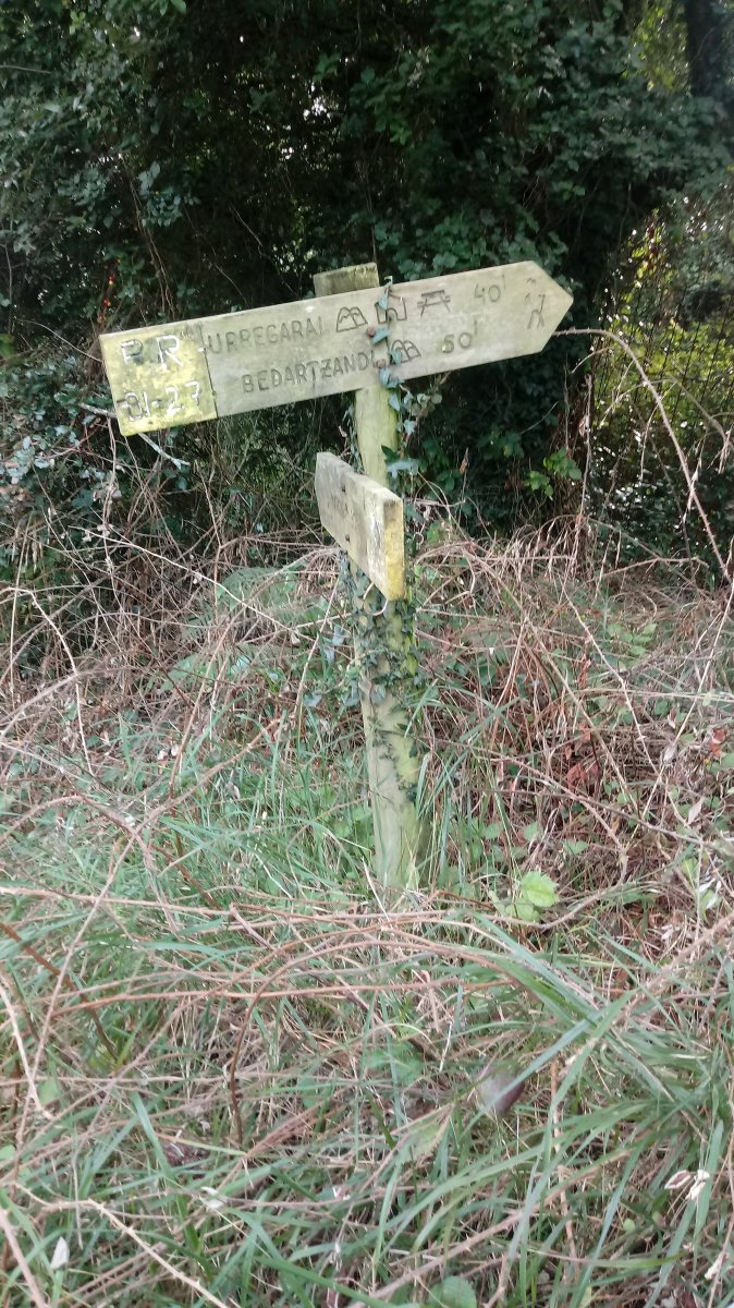 Urregarai (704m) seinalea Markinatiko igoera bidean