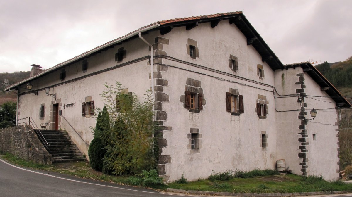 Apezenea exea, Latasa-Imotz