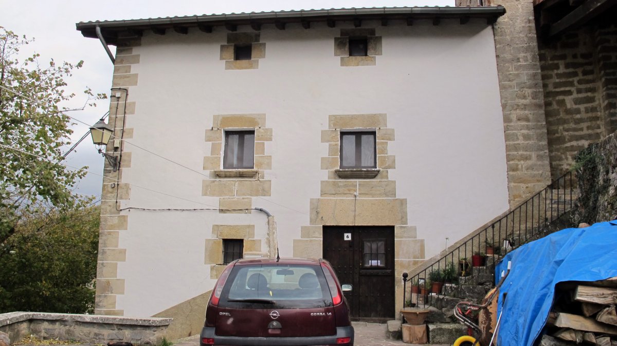 Apezetxea etxea, Latasa-Imotz