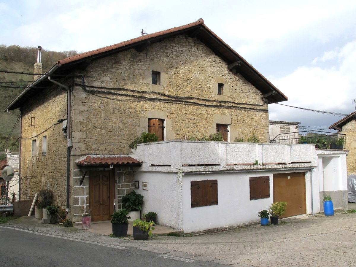 Auzetxea etxea, Latasa-Imotz