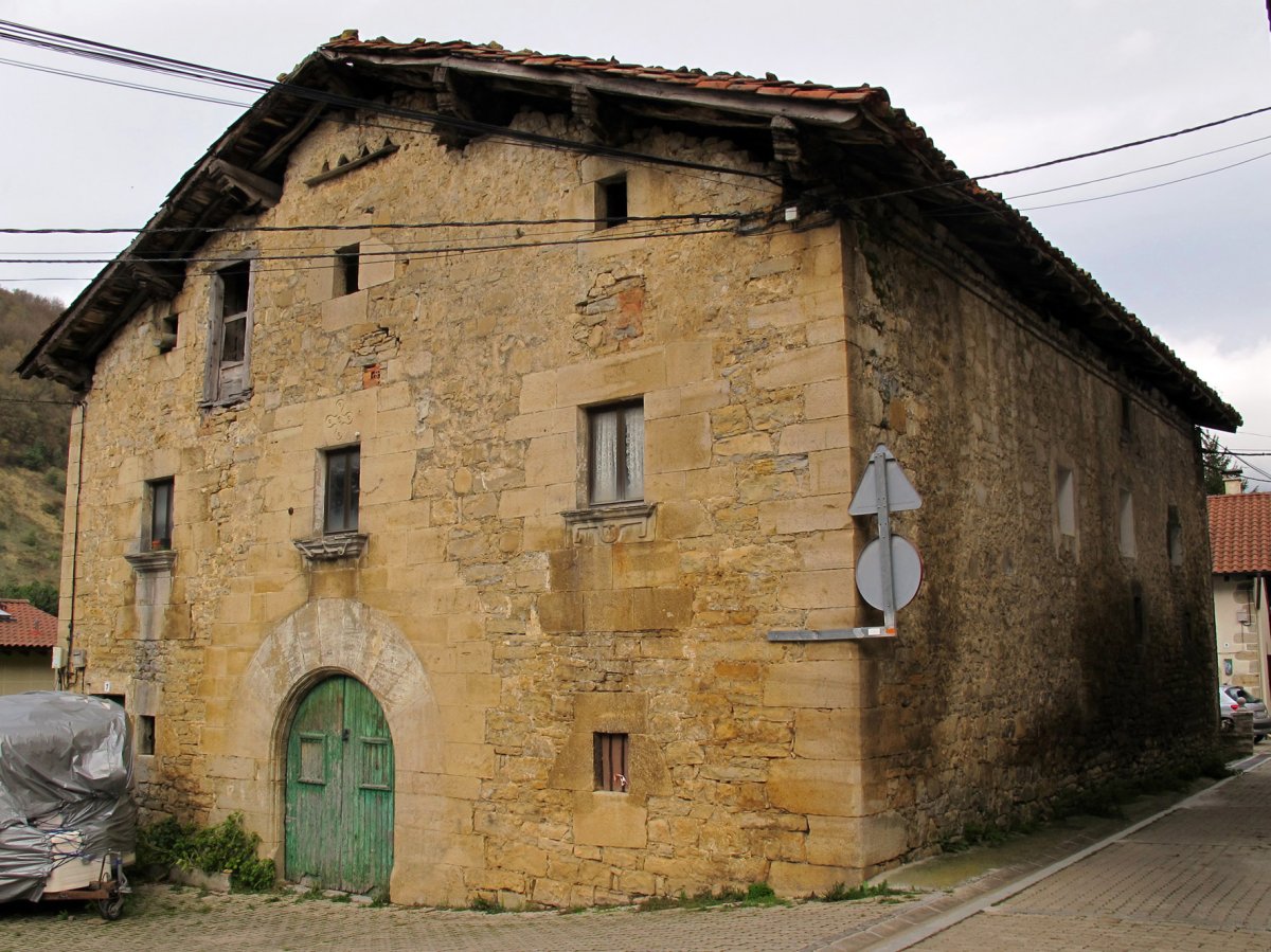 Ostazarrea etxea, Latasa-Imotz