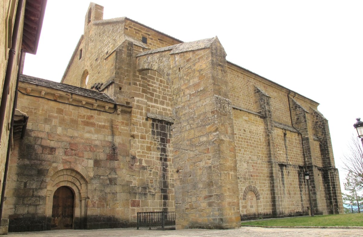 Leire monastegia, Esa