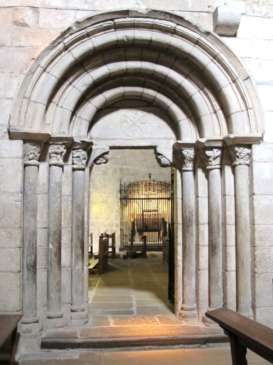 Leire monastegia, Esa