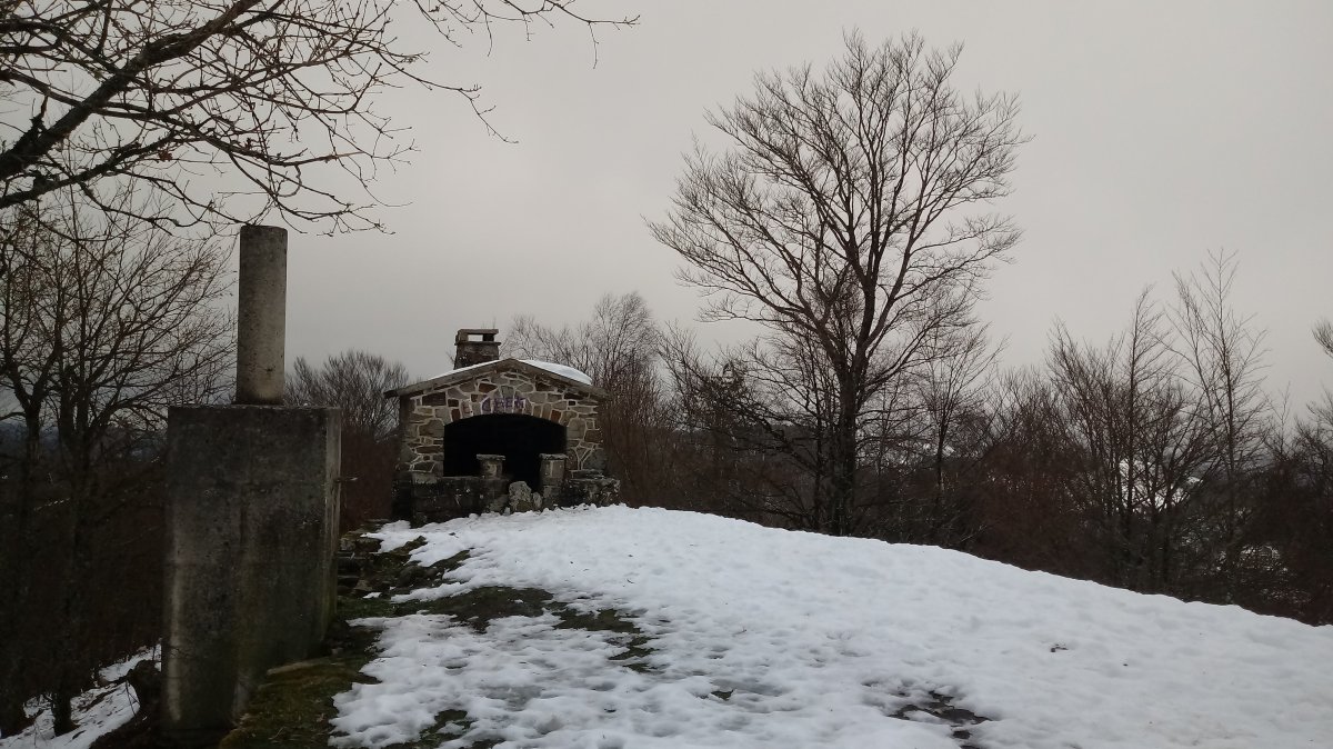 Gorostiaga (950m) tontorreko aterpea
