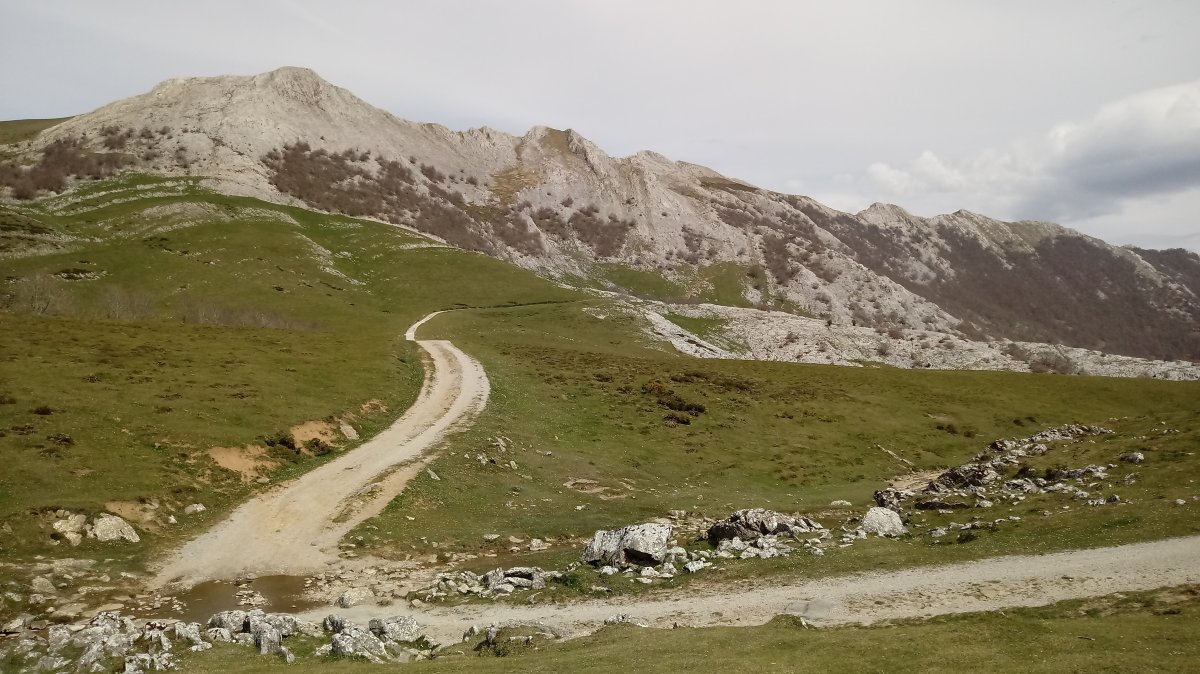 Aizkorriko mendilerroa Urbiako errekatik