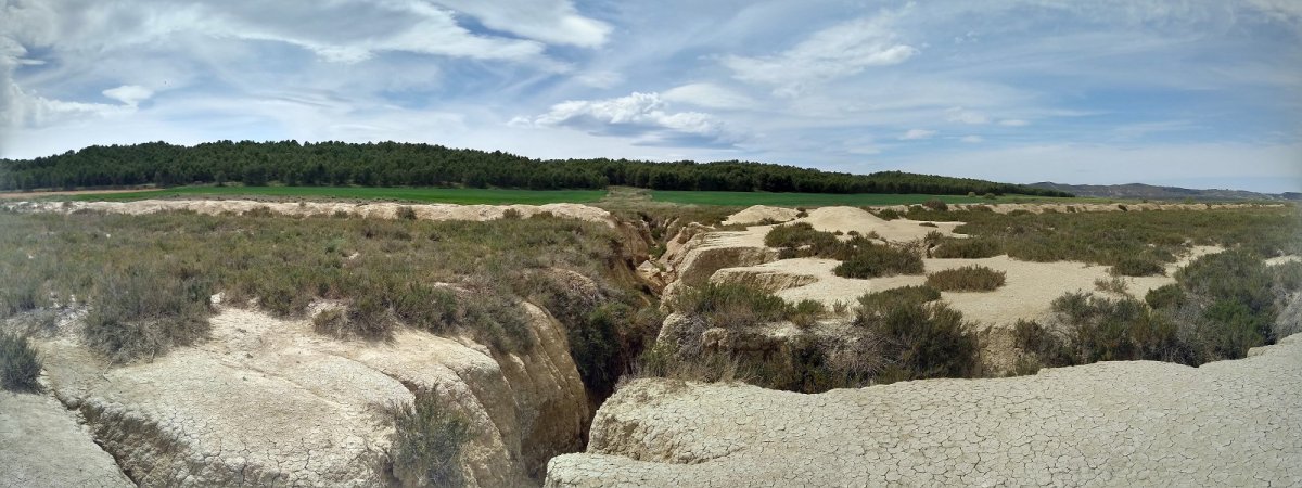 Uraren higadurak egindako arrakala luzeak