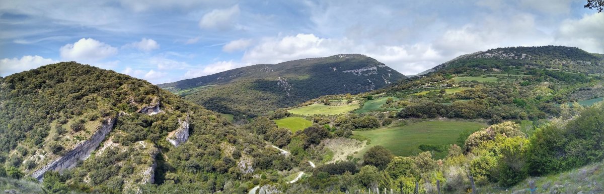 Primero (ezkerrean) eta Mendizelaia mendiak 