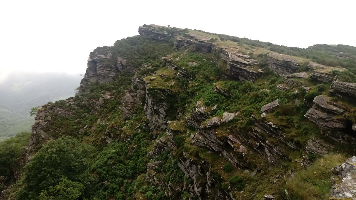 Legate (869m) tontorreko ipar ertza