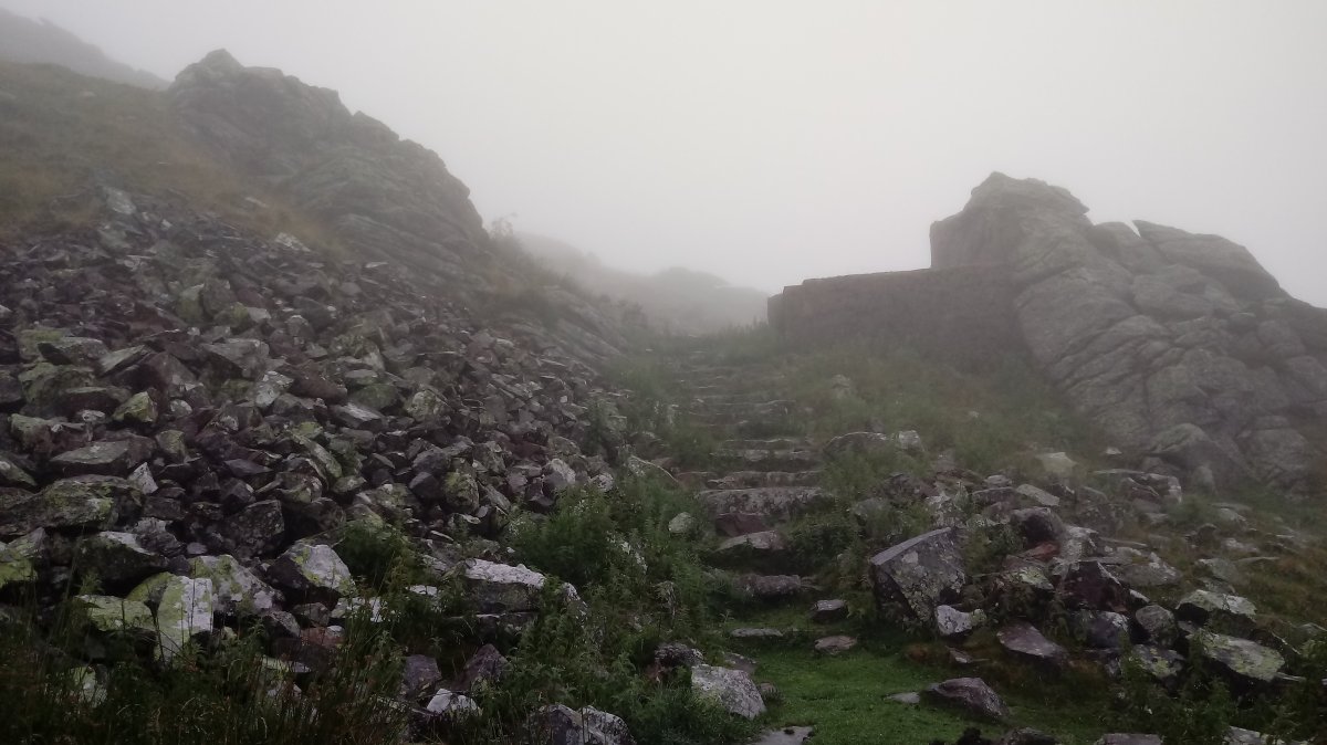 Alkurruntz (934m) tontorrerako eskailerak