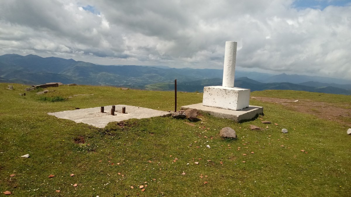 Gorramendi (1070m) tontorra eta erpin geodesikoa