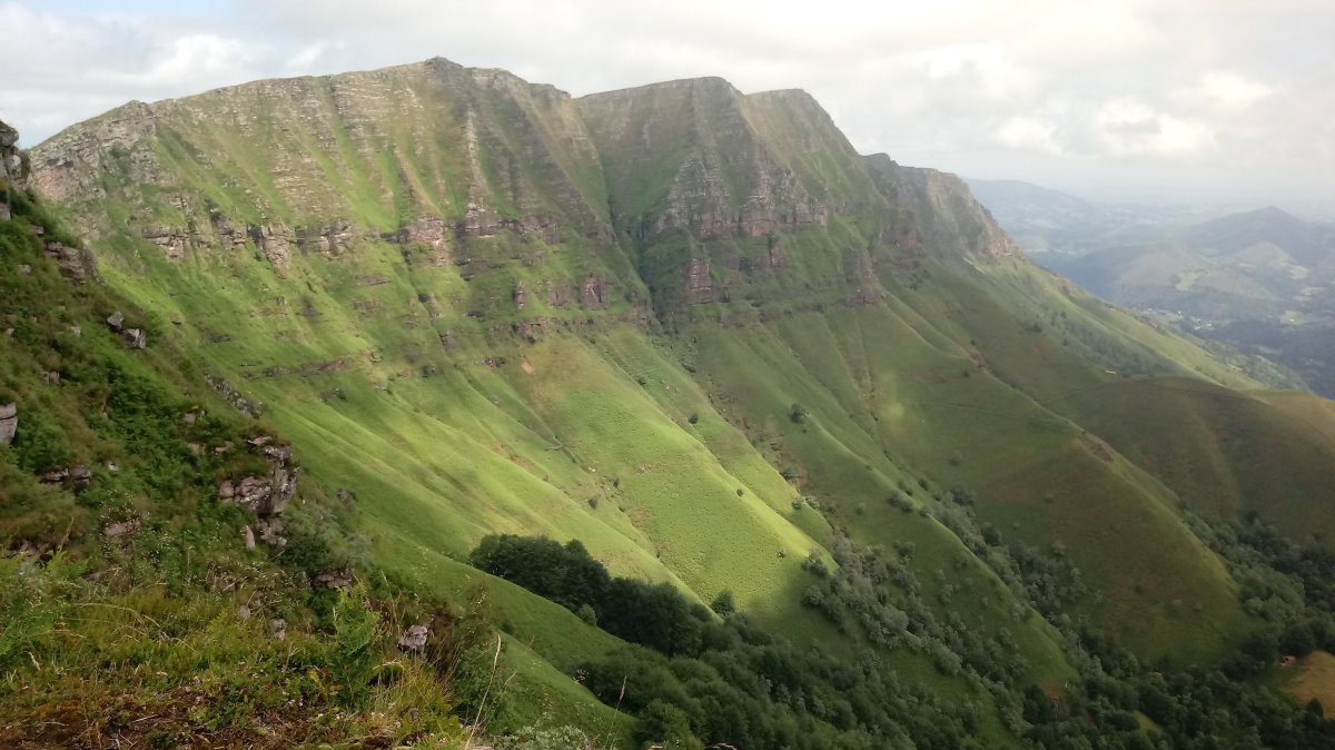 Tutulia (985m) Iparla alderako ikuspegia