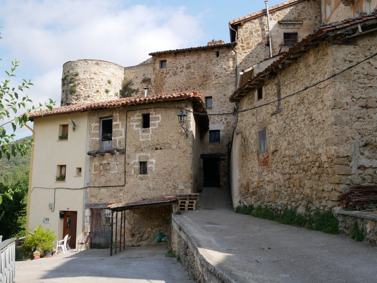 Beheko kaleko sarrera, Antoñana