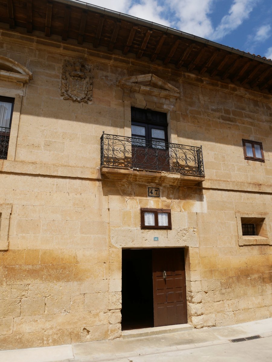 Fernandez de Viana jauregia, Apilaiz