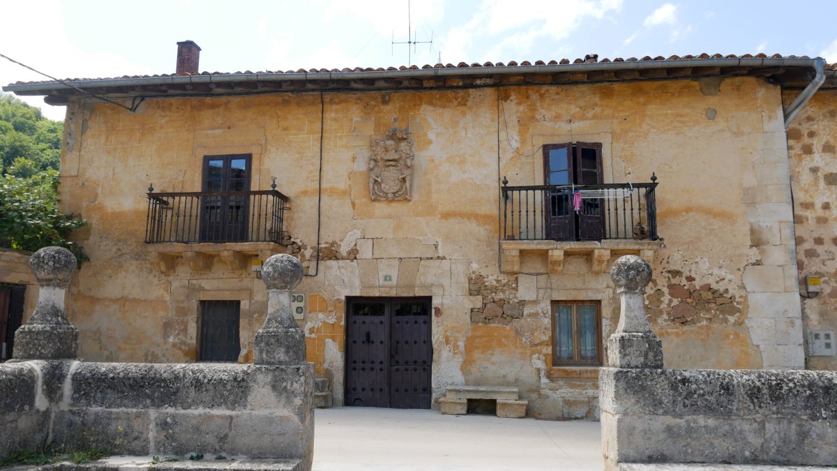 Yurre jauregia, Apilaiz