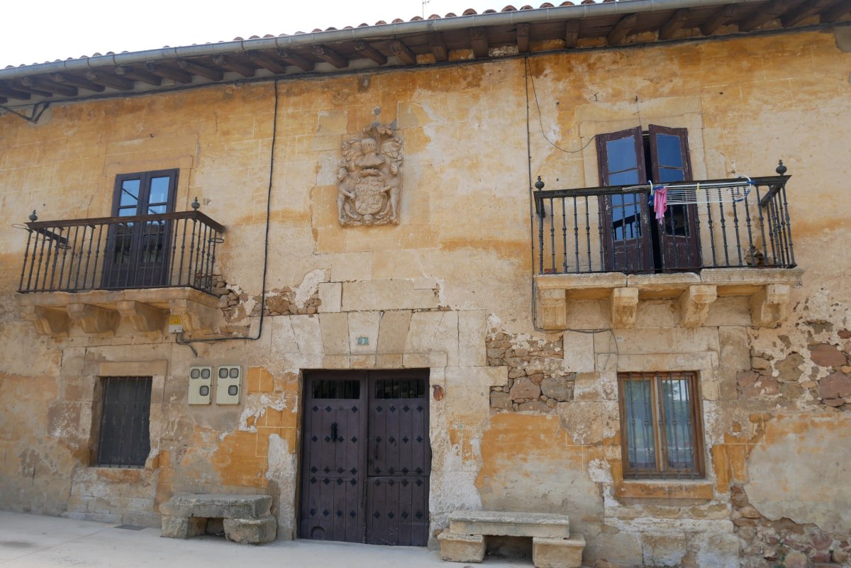 Yurre jauregia, Apilaiz