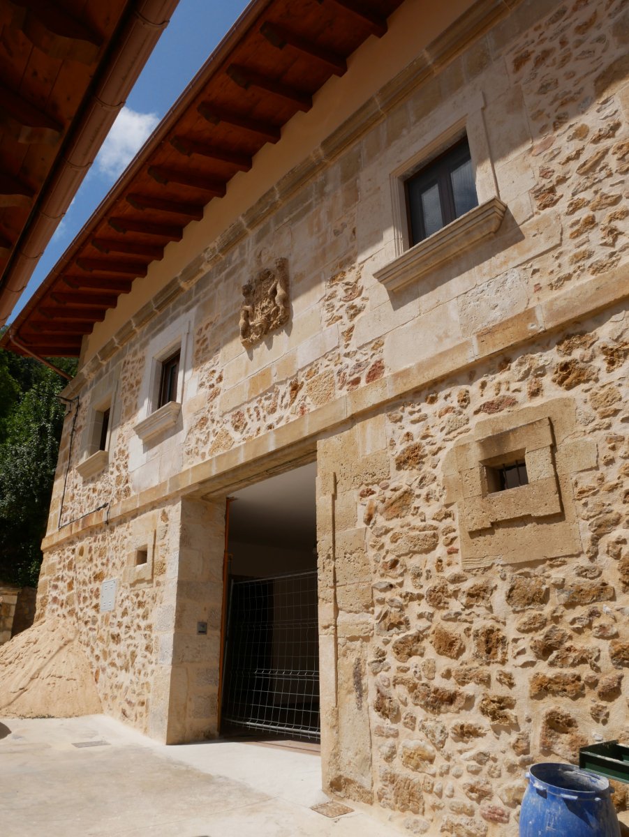 Lesparako plaza, Apilaiz