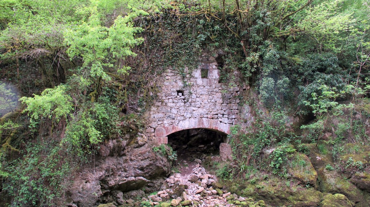 ixkier errotaren hondakinak, Mugiro-Larraun