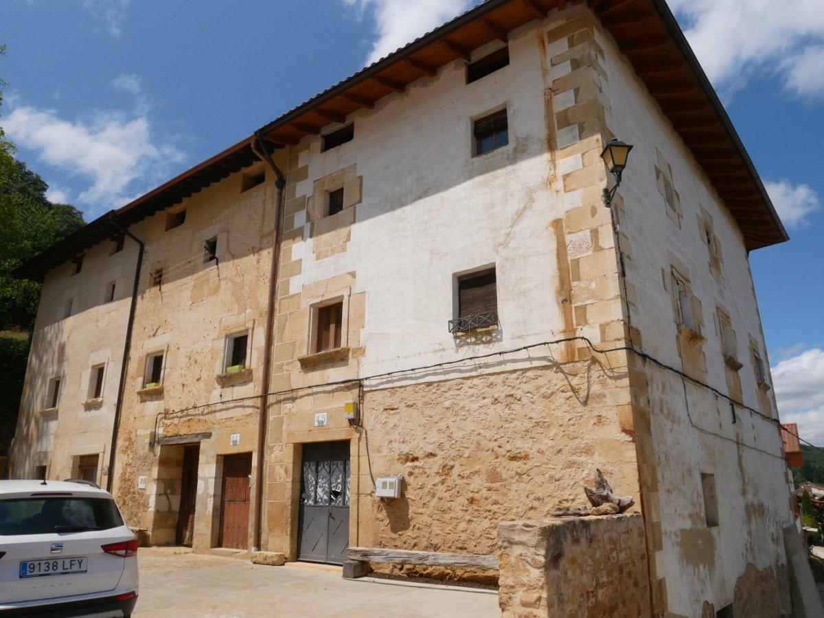 Goikara auzoko etxeak, Apilaiz