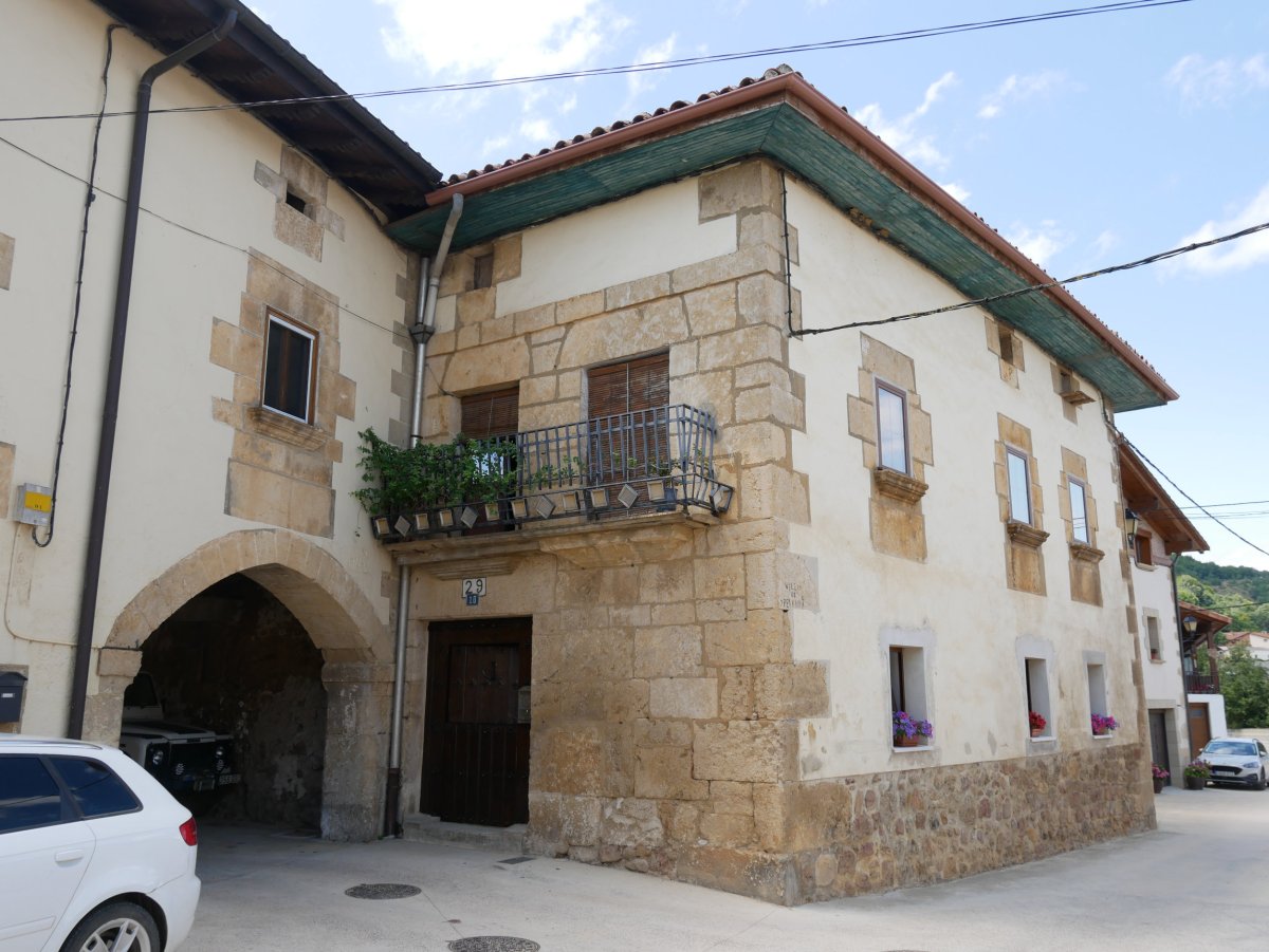 Goikara auzoko etxea, Apilaiz