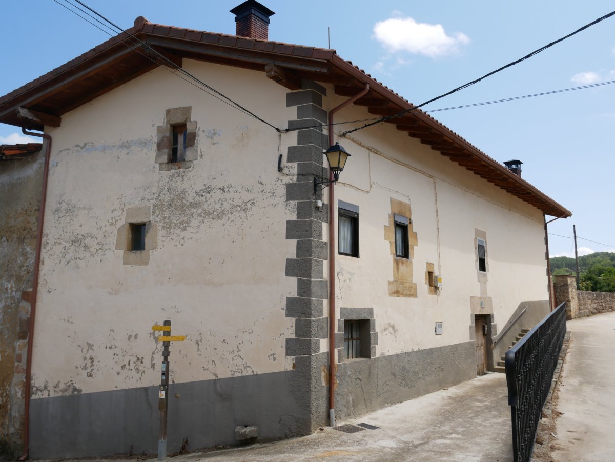 Goikara auzoko etxea, Apilaiz