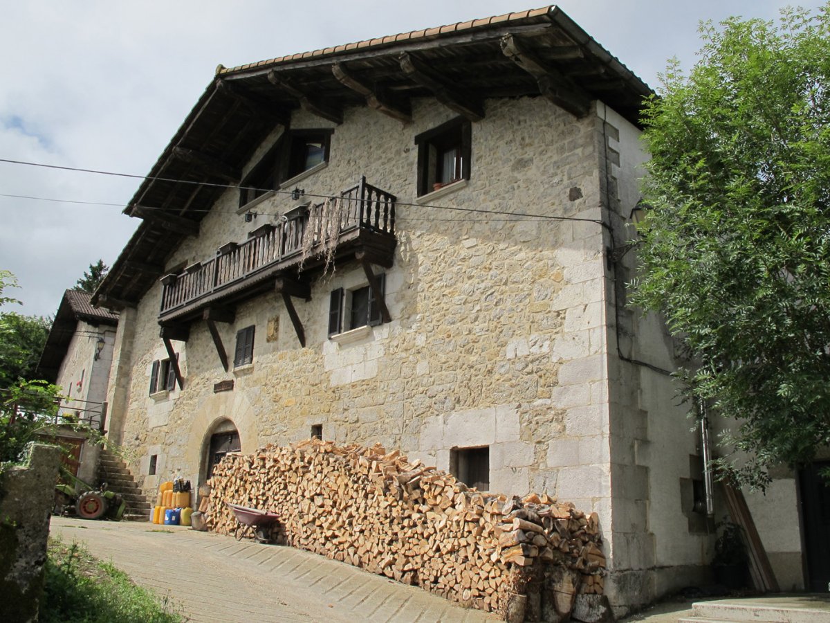 arretxea etxea, Alli-Larraun