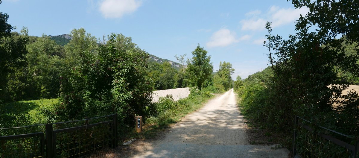 Vasco-Navarro trenbidearen bidea, orain bidegorri. Antoñana.
