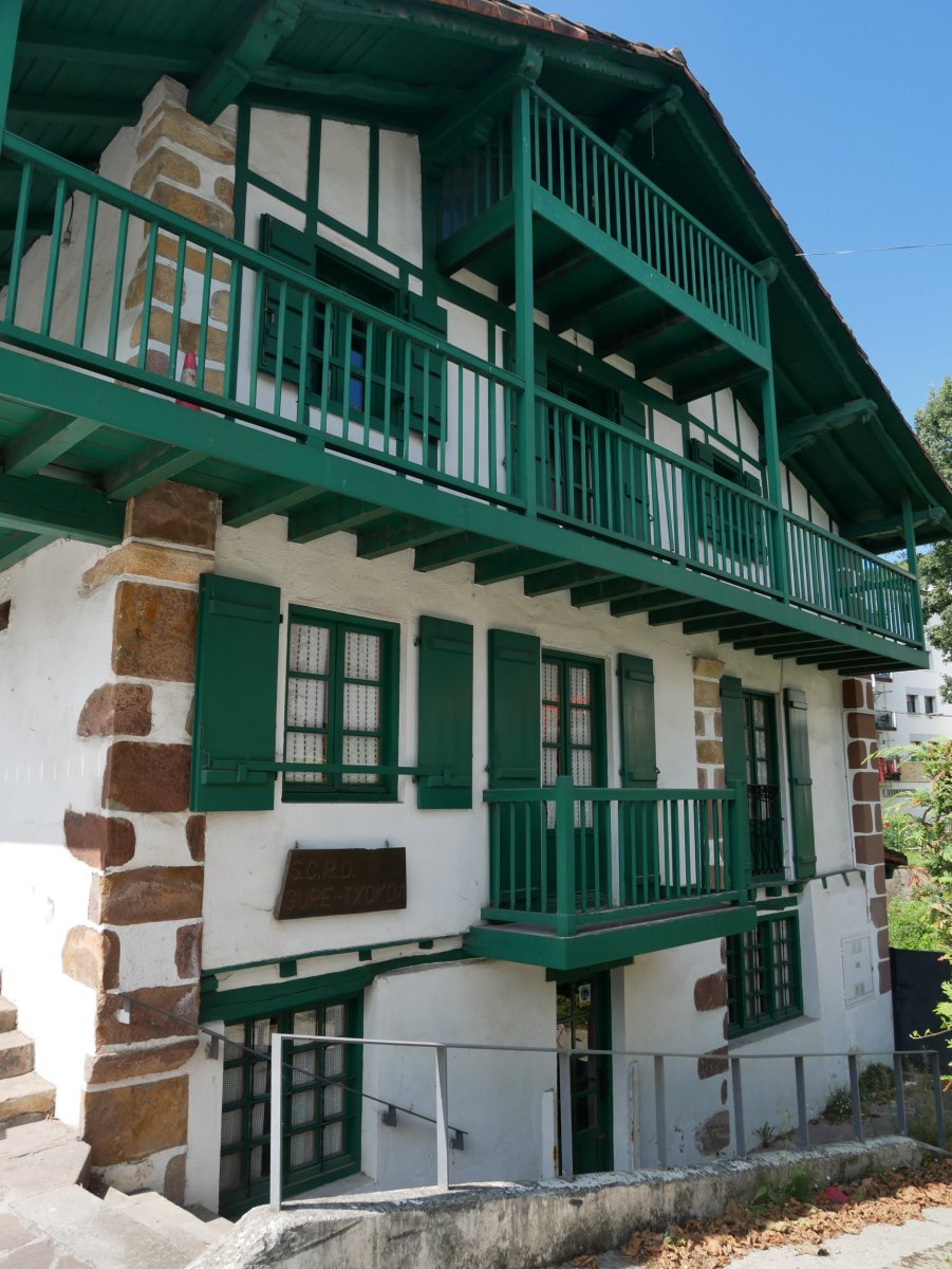 Iamotenea etxea, Bera