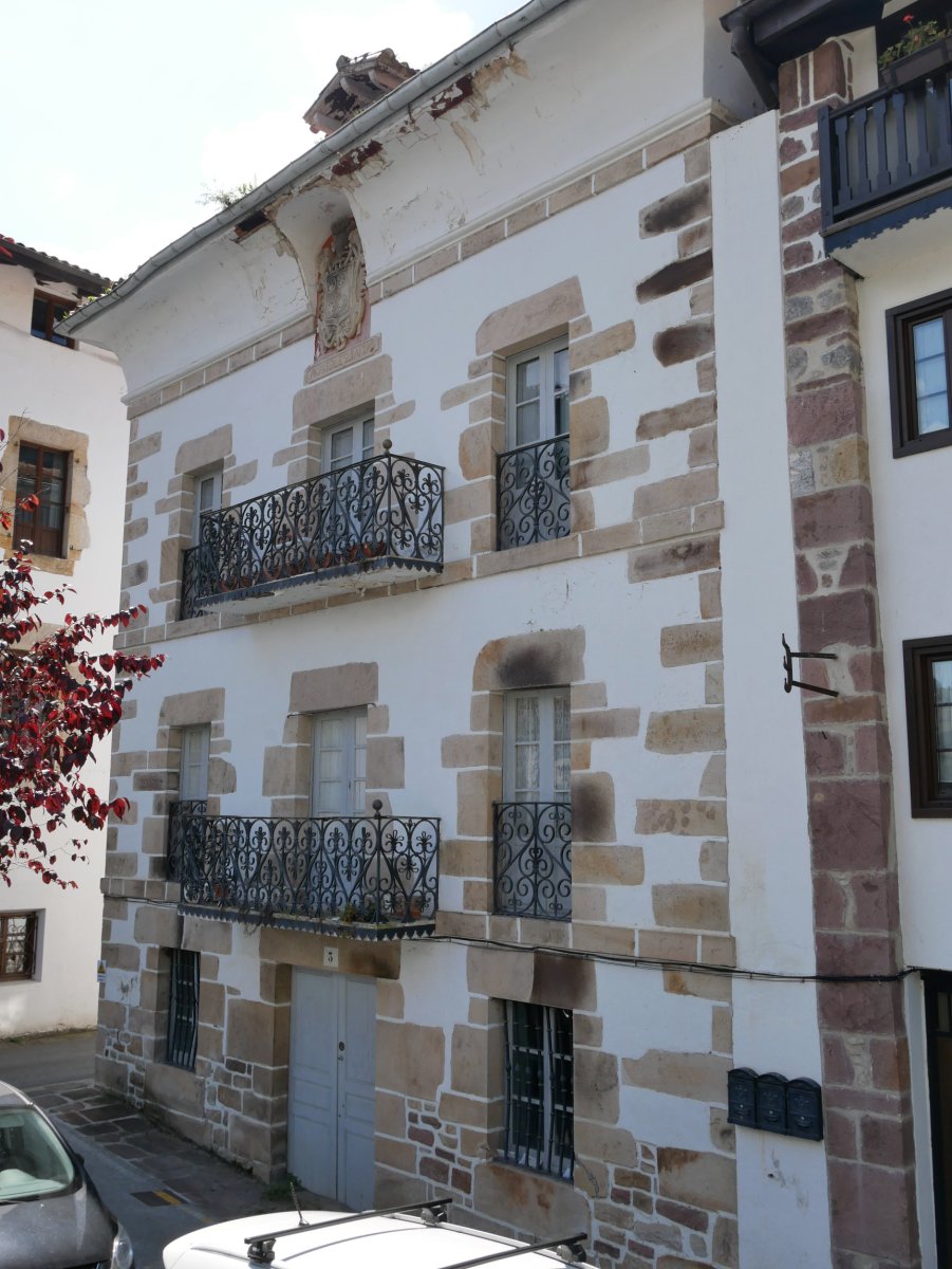 Larunbe jauregia, Bera