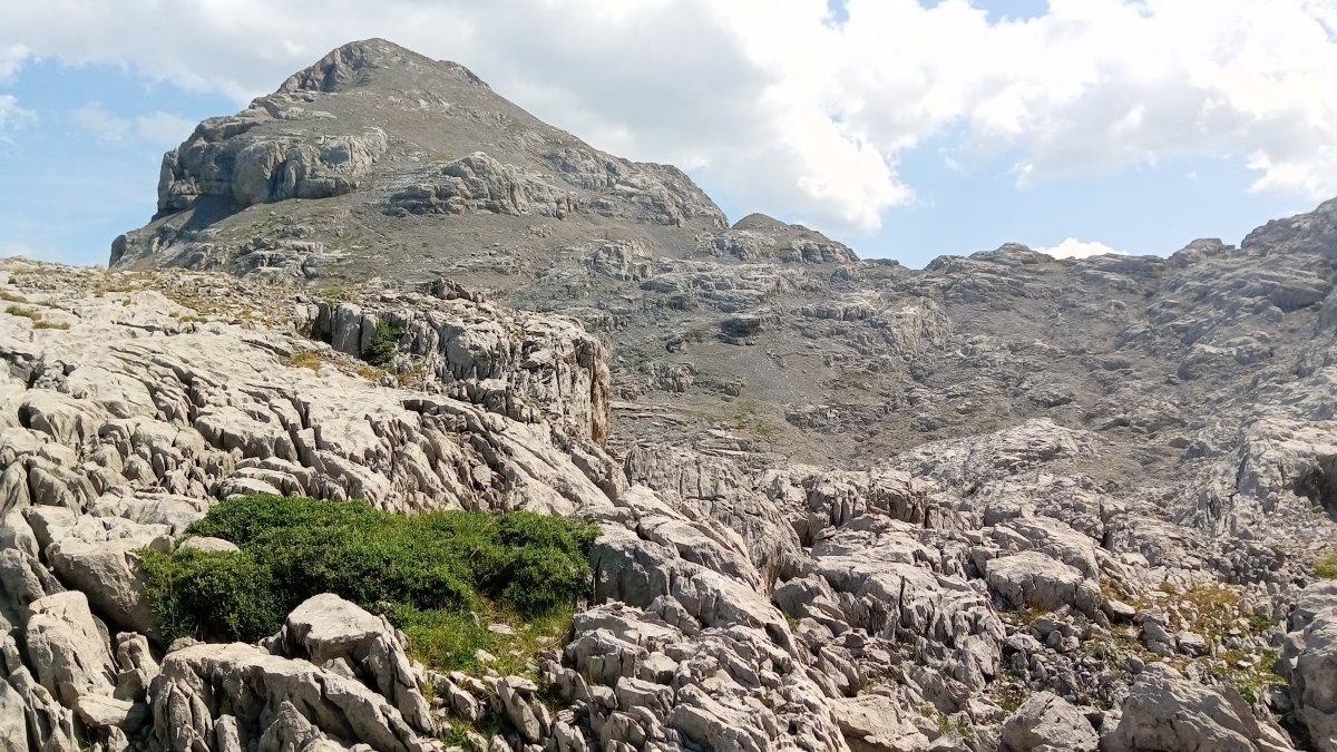 Auñamendi (2504m) hurbiltzen