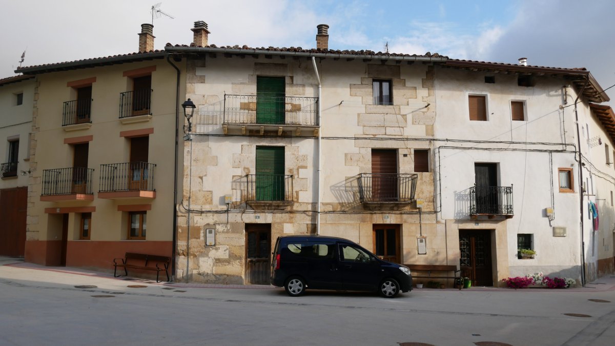 Kale nagusiko etxeak, Maeztu