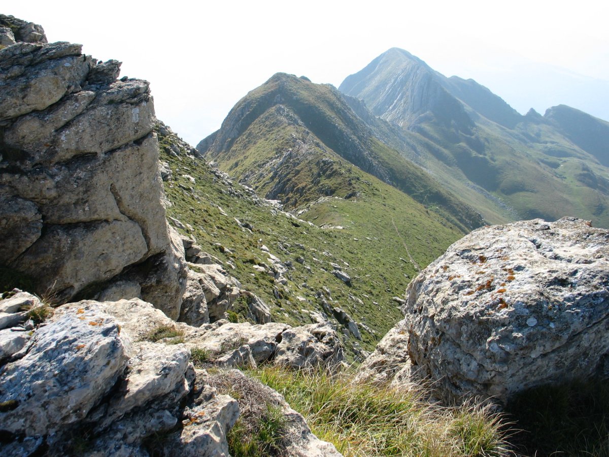 Keleta aldeko ertza ekialdeko tontorretik
