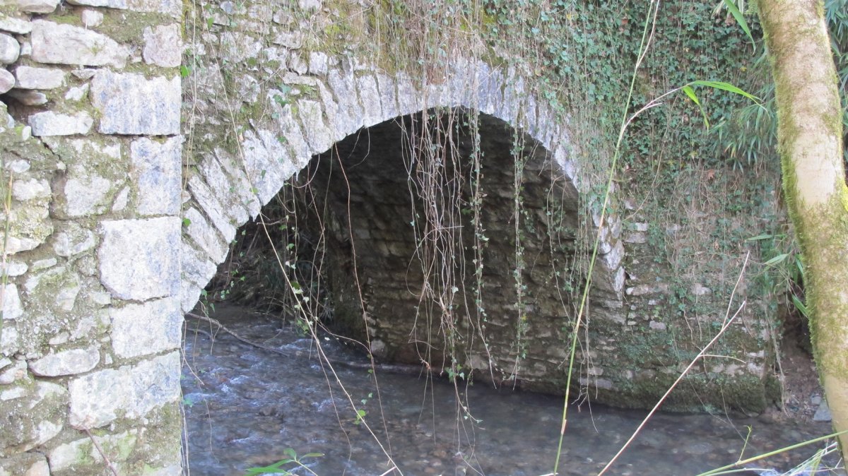 Otsobide zubia, Bertiz-Bertizarana