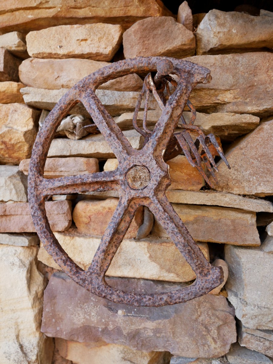 Burdinazko gurpila eta satorrentzako tranpak