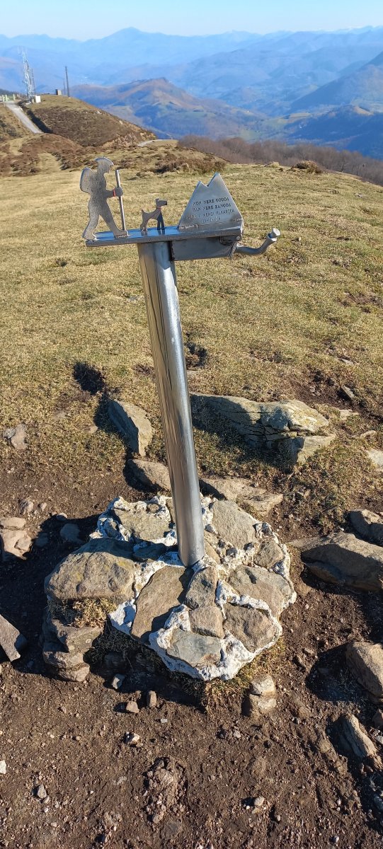 Iruñarri (1051m) tontorreko postontzia