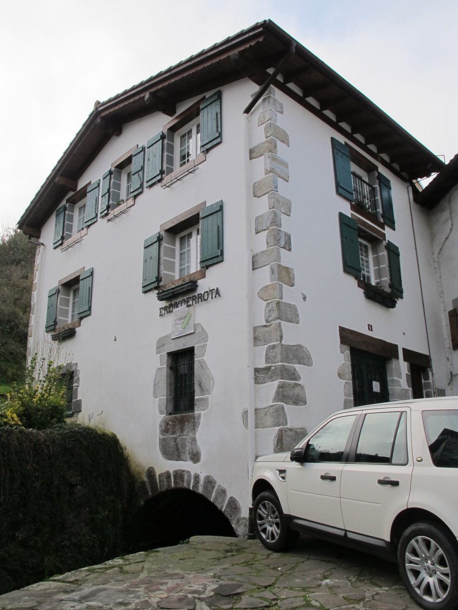 Erdikoerrota, Lesaka