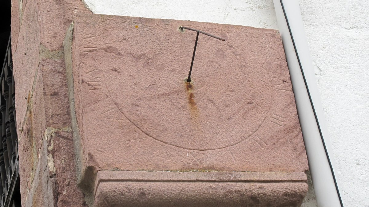 Frantxistegia etxeko eguzki erlojua, Urdazubi